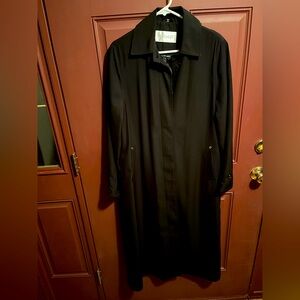 Woman’s NUAGE long black raincoat